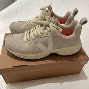 Veja Venturi VC Sneakers | Women’s Size 42